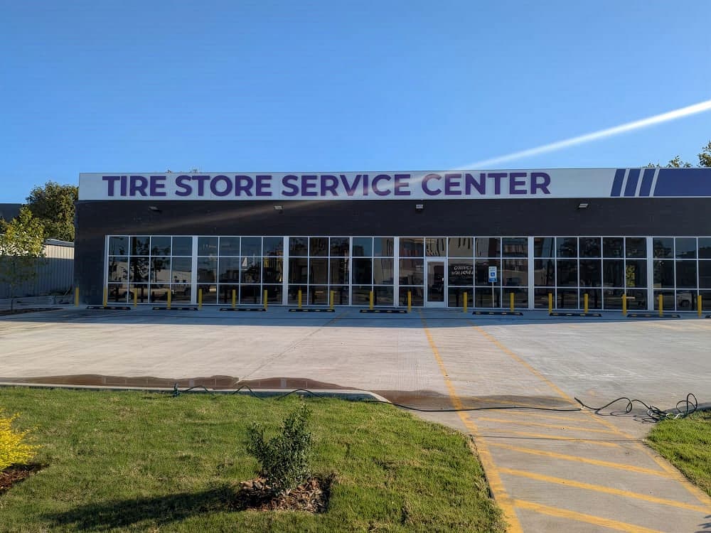 DENTON — Tire Store Service Center